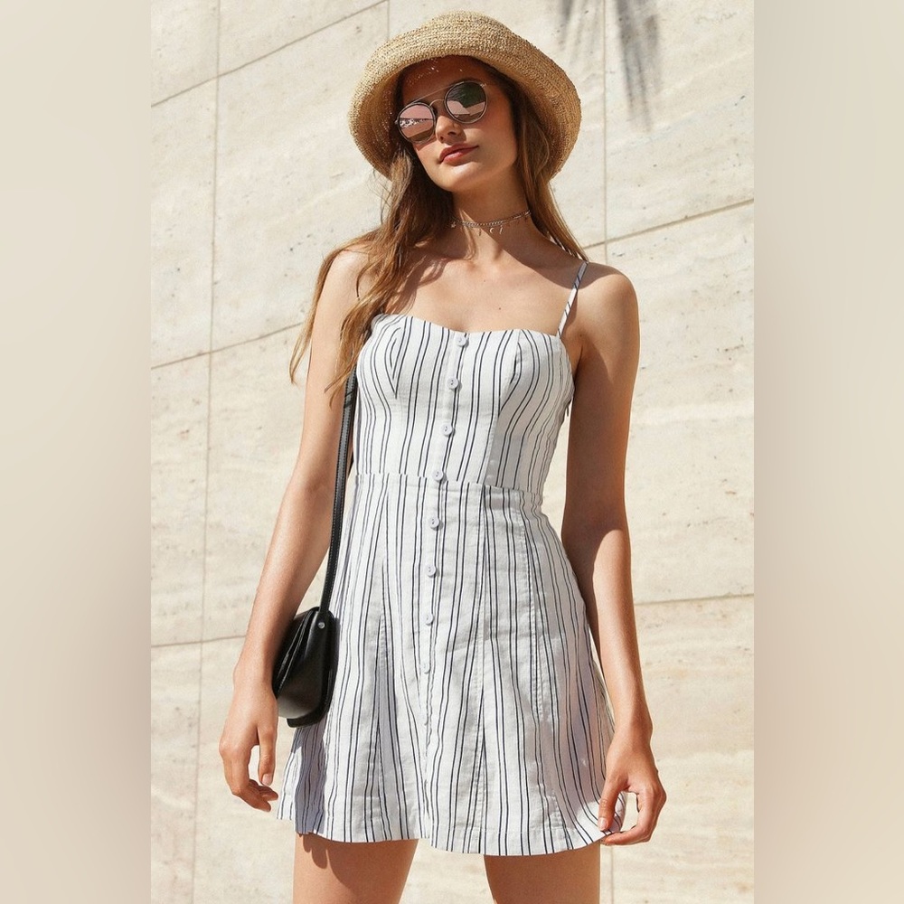 NWOT Urban Outfitters Kimchi Blue Lilyanna Linen Button-Down Dress
